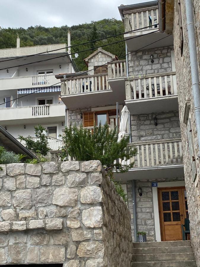 Apartment Aleksandar Tivat Exteriör bild