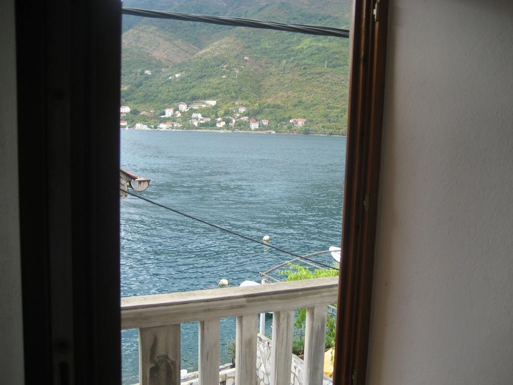 Apartment Aleksandar Tivat Exteriör bild