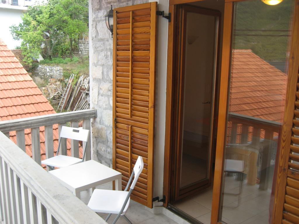 Apartment Aleksandar Tivat Exteriör bild