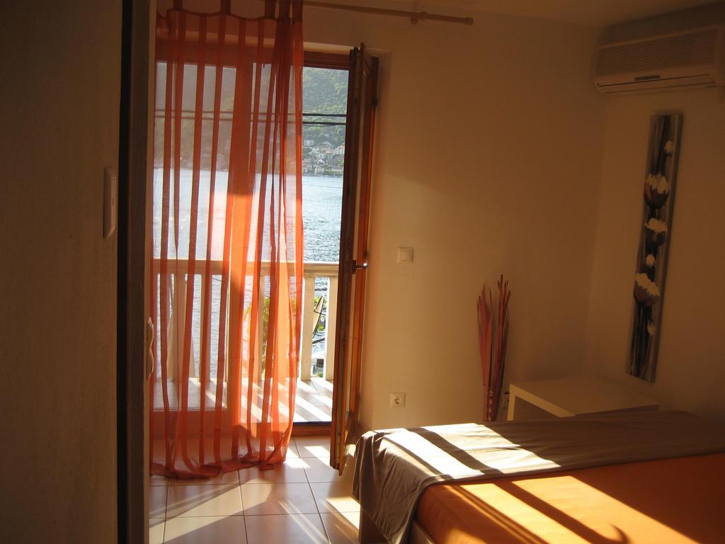 Apartment Aleksandar Tivat Exteriör bild