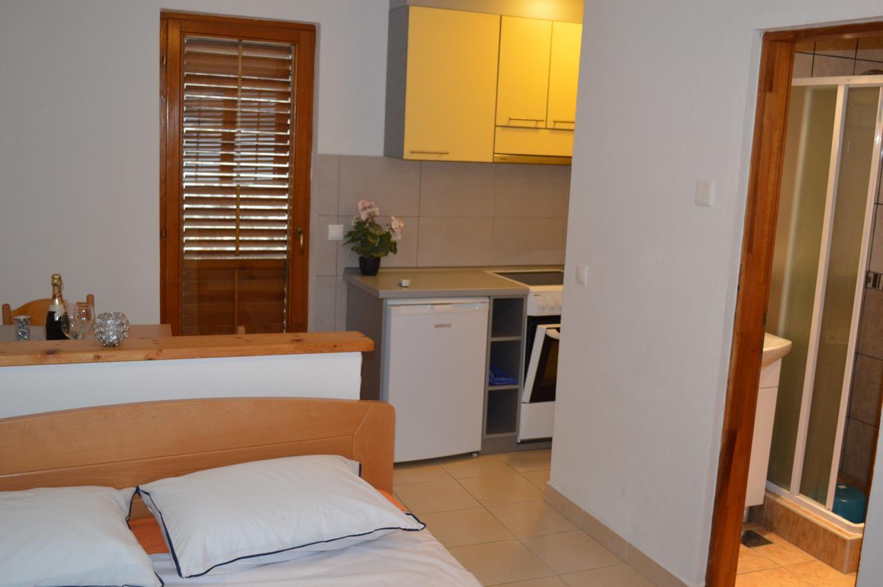Apartment Aleksandar Tivat Exteriör bild
