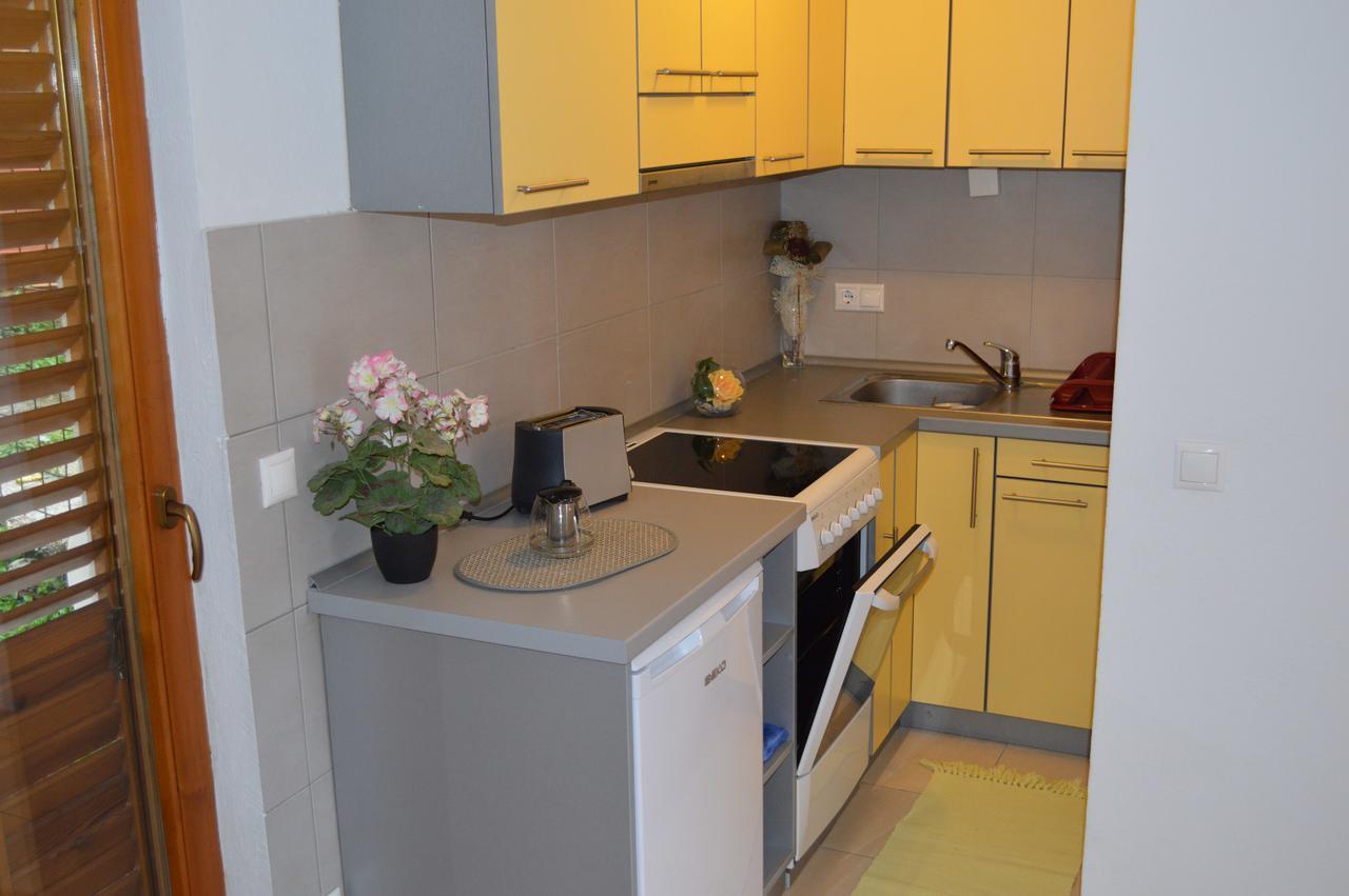 Apartment Aleksandar Tivat Exteriör bild