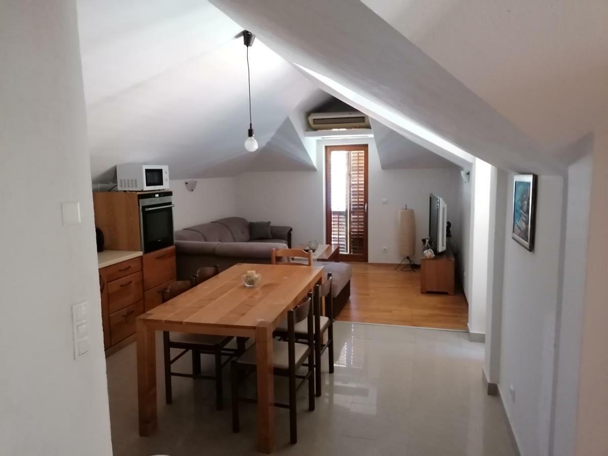Apartment Aleksandar Tivat Exteriör bild
